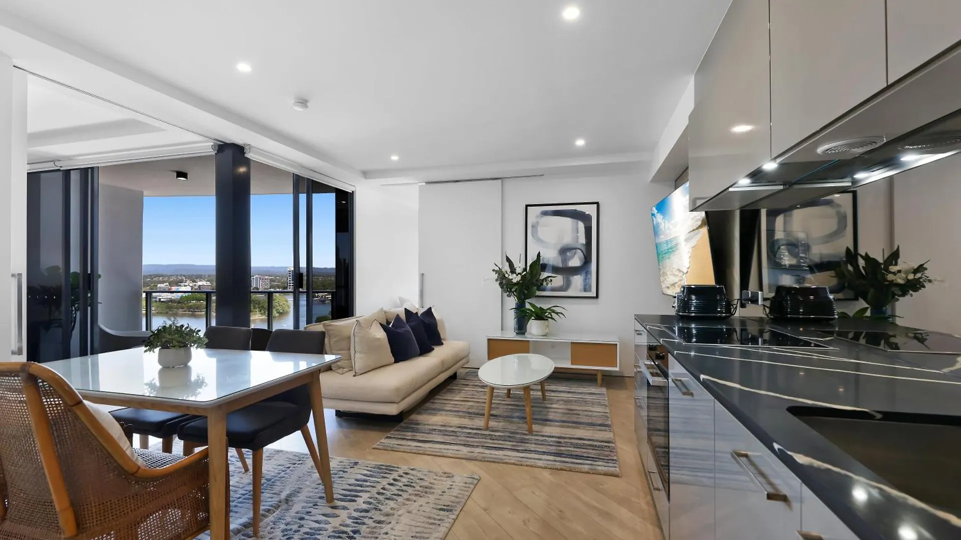 Avalon Apartments - Qstay Gold Coast