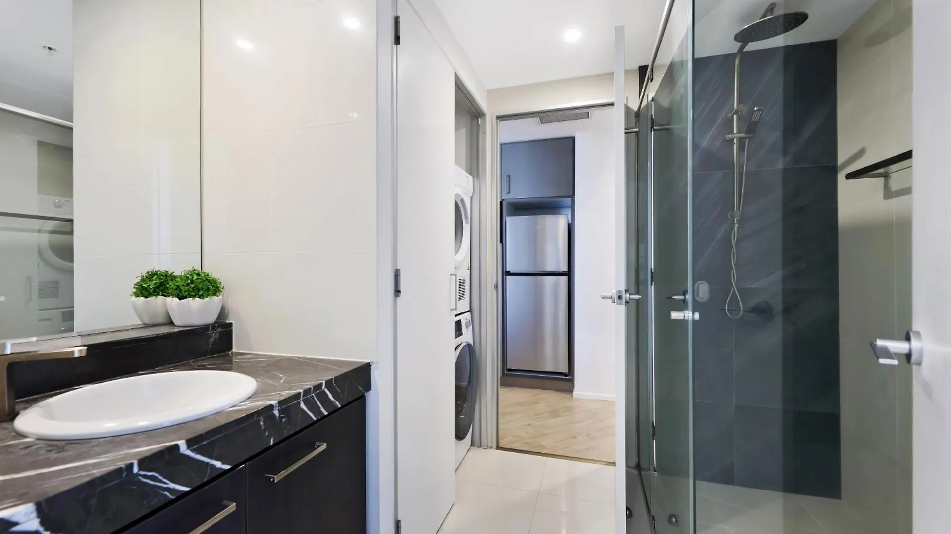 Avalon Apartments - Qstay Gold Coast 0*,  Australien